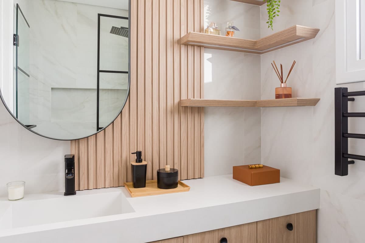 Sala de estar com projeto de interiores personalizado em apartamento